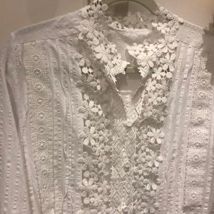 Romantic blouse with beautiful lace like flowers